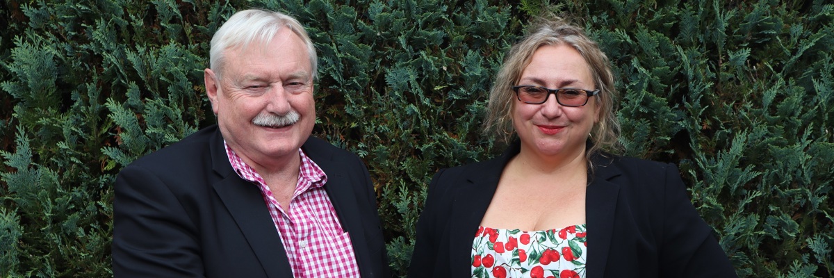 Jane Morrison-Ross, SOSE shakes hand with Professor Wayne Powell, SRUC